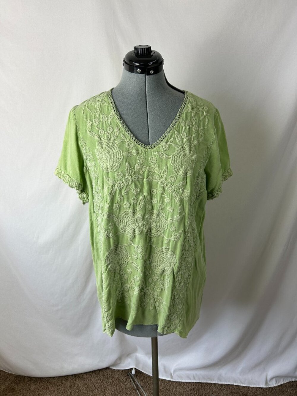 Soft Surroundings Embroidered Top Green Short sleeve L